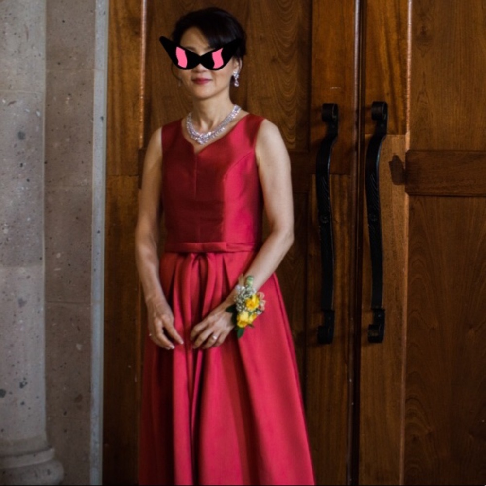 Elegant Red Dress Perfect for any Formal Occassion